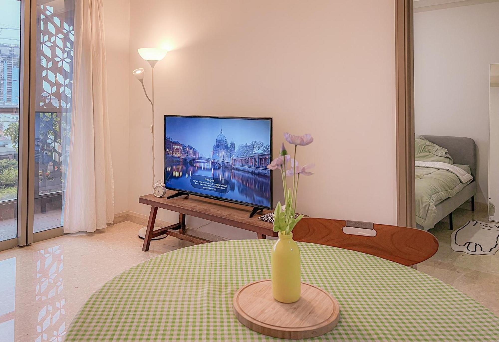 Gold Coast Pik Apartments By Host Jess Jakarta Exterior photo